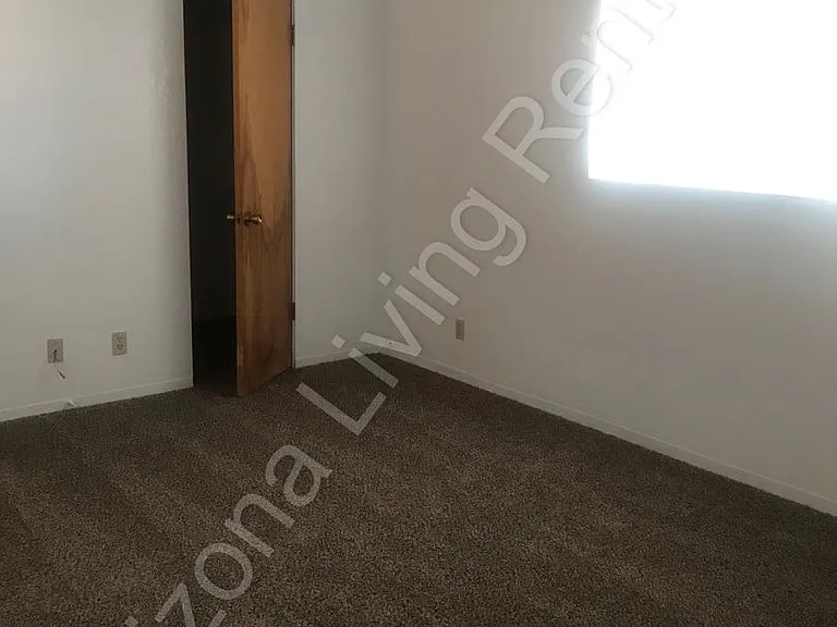2639 Jamaica Blvd S — Photo 9