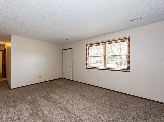 4th image of 209 S York Ct