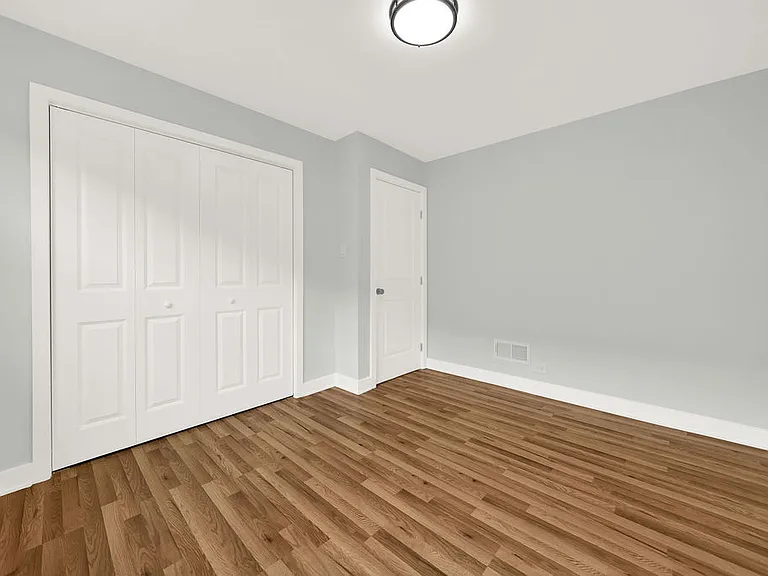6354 S Austin Ave — Photo 11