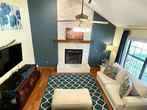 3rd image of 1203 Huntington Ln