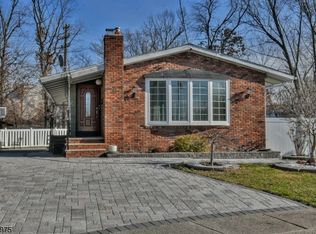 26 Dapp Ct, Elmwood Park, NJ 07407