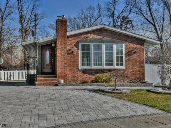 26 Dapp Ct, Elmwood Park Boro, NJ 07407