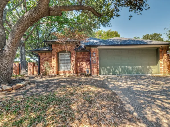 300 Ricker Ct, Irving, TX 75061