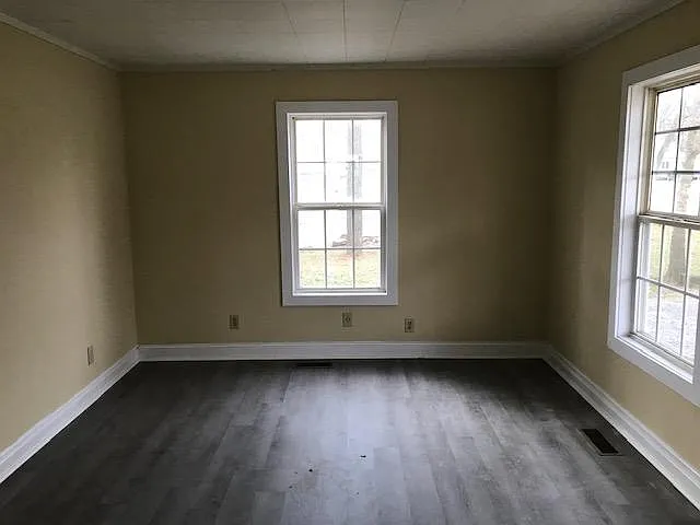 106 Locust St — Photo 3