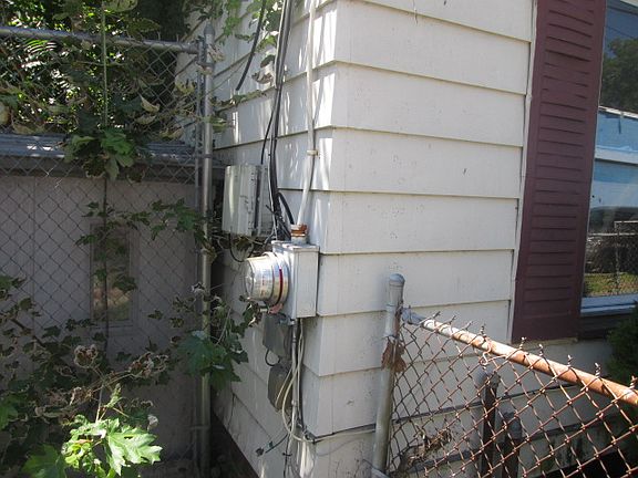 4th image of 117 W Parmenter St