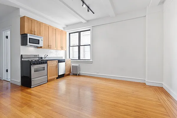 Rented by Brown Harris Stevens | media 3