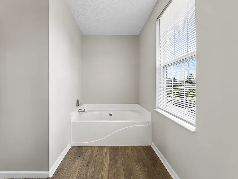 328 Regency Ave — Photo 7