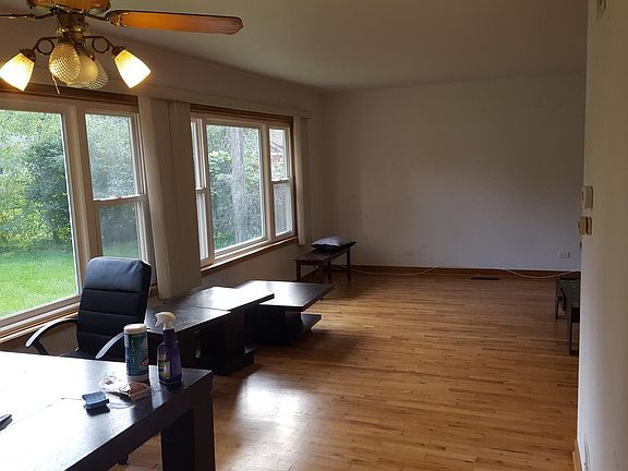 4th image of 575 Maywood Ln