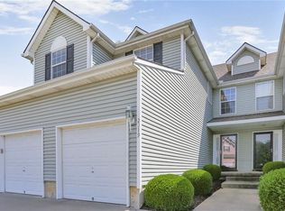 2219 SW Rambling Vine Ln, Lees Summit, MO 64082