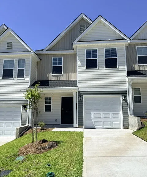 121 Bartlett Dr — Photo 1