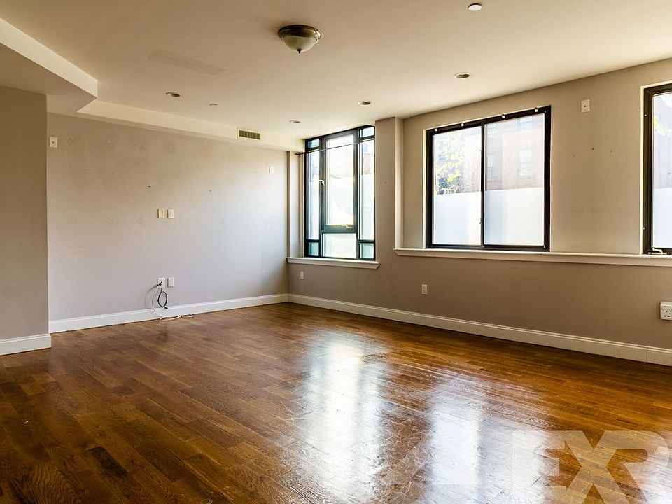 1st image of 80 Lexington Ave APT 105