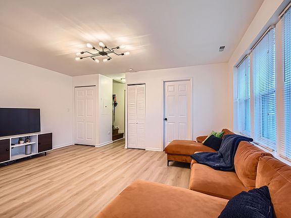 4th image of 4427 N Lawndale Ave #G