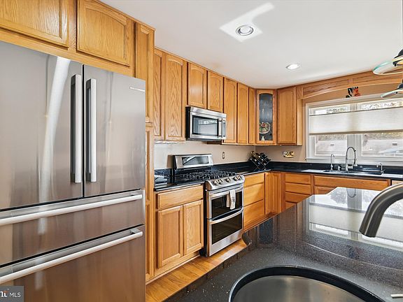 2nd image of 1005 Saint Margarets Dr