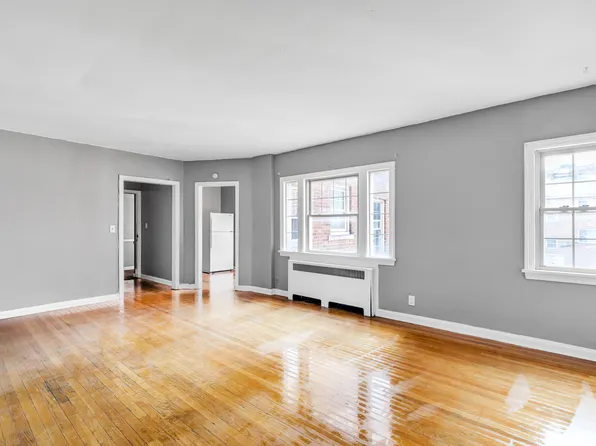 2670 Noble Rd, Cleveland, OH