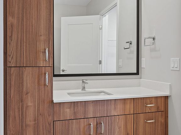 4th image of 411 Lexington Pkwy N #237