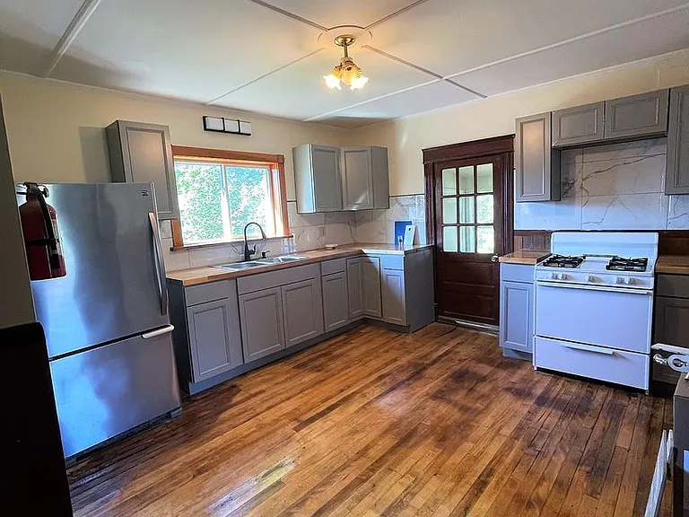 17-19 Lafountain — Photo 2