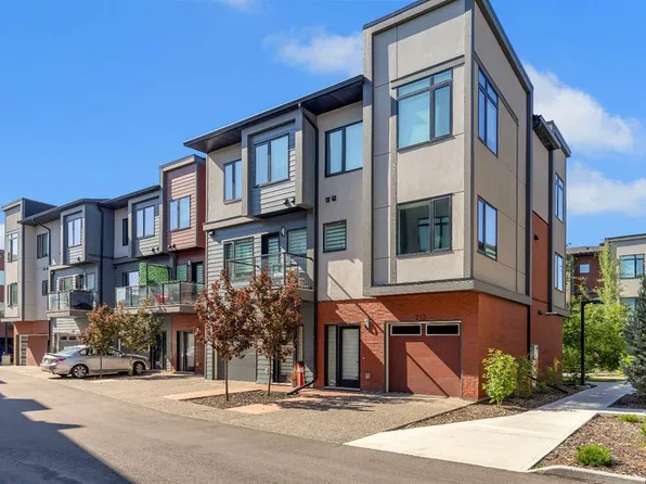213 N Greenbriar Cmn NW, Calgary, AB T3B 6J3
