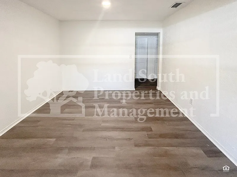 3 bed, 2.0 bath, 925 sqft, $1,575 — Photo 4