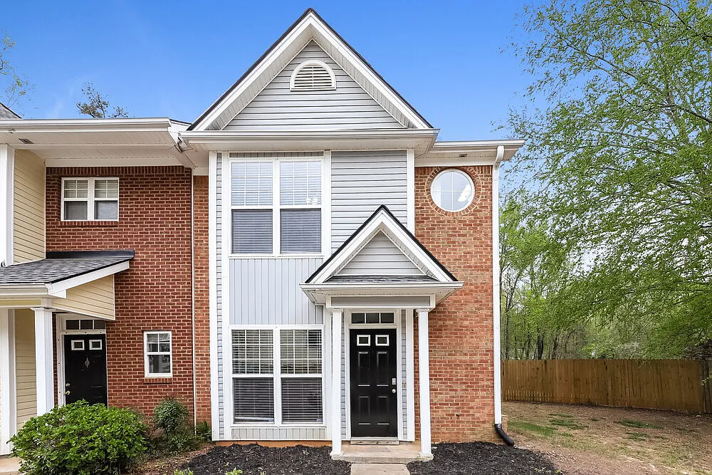 2 bed, 2.5 bath, 1300 sqft, $1,980 — Photo 1