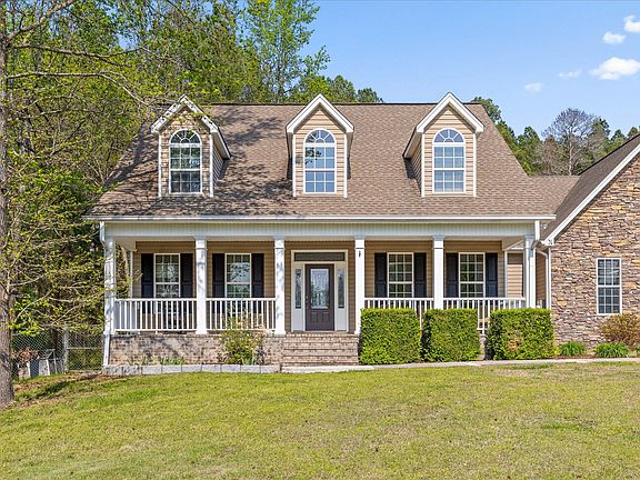 3rd image of 145 Cora Ln