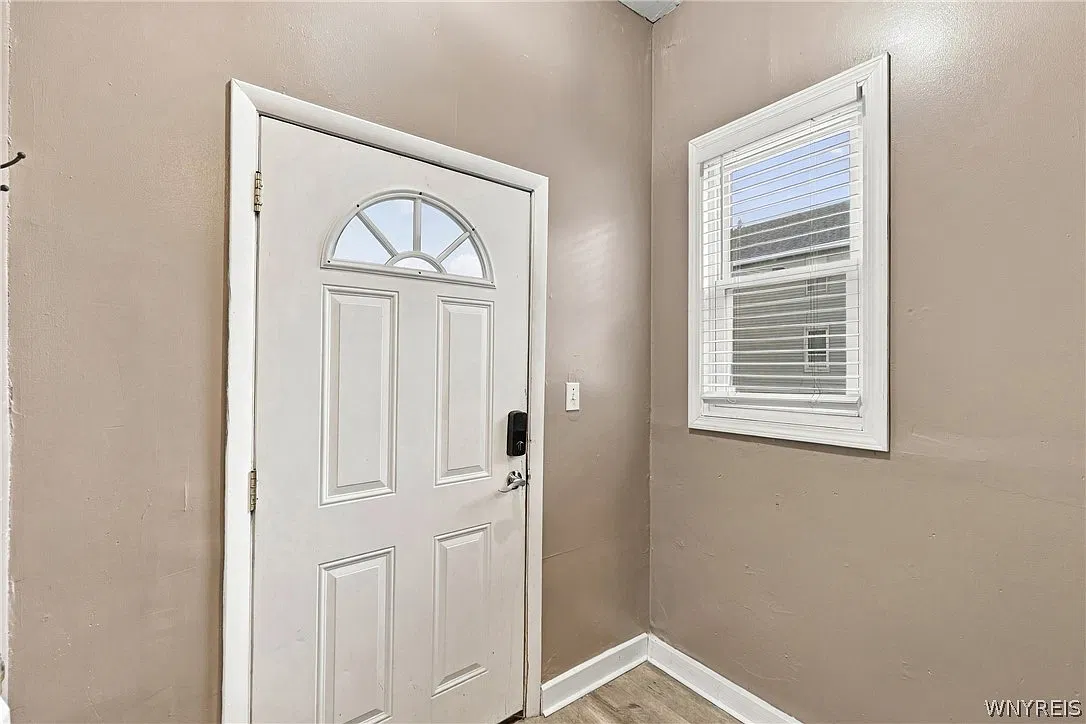 4 bed, 2.0 bath, 1685 sqft, $1,900 — Photo 3