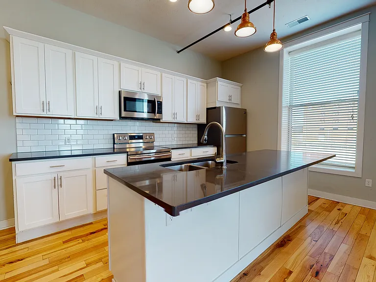 320 N Pine St #202 — Photo 2