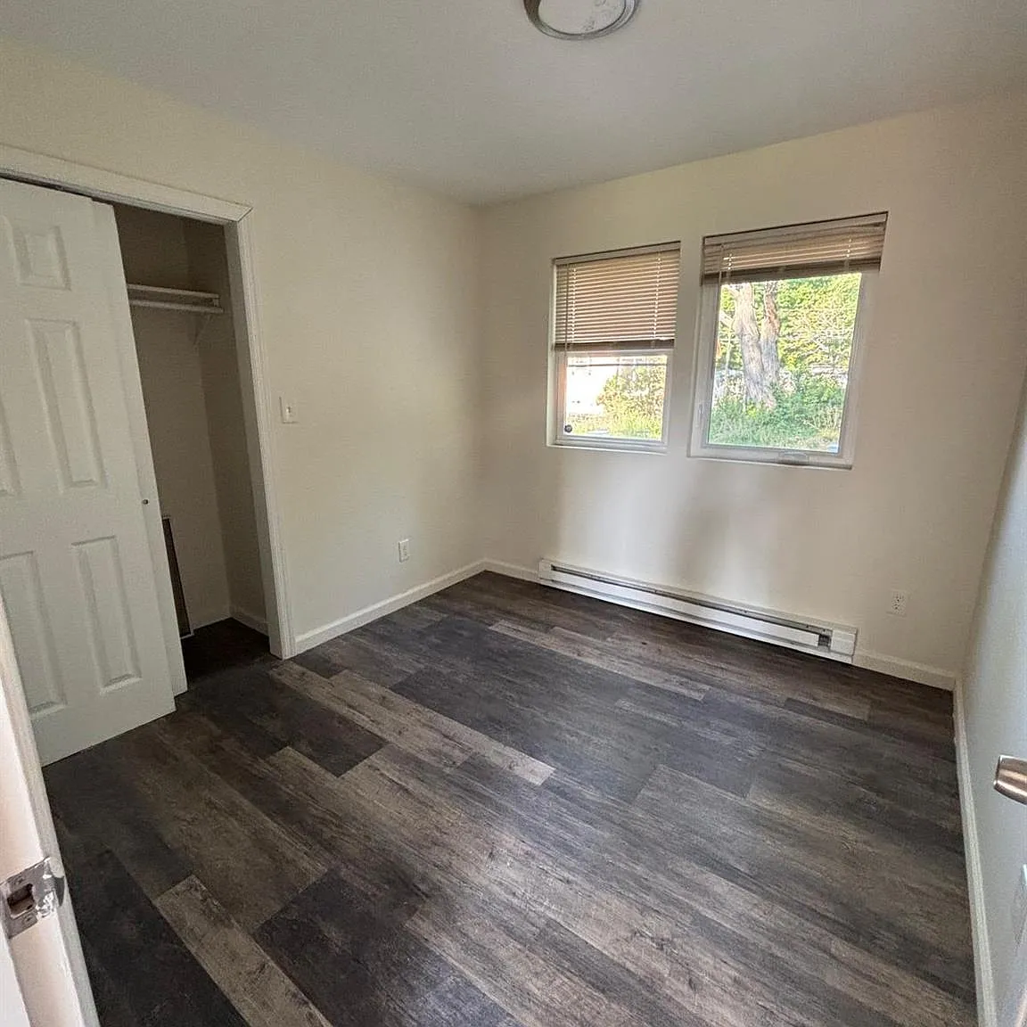 3 bed, 1.0 bath, 836 sqft, $3,415 — Photo 3