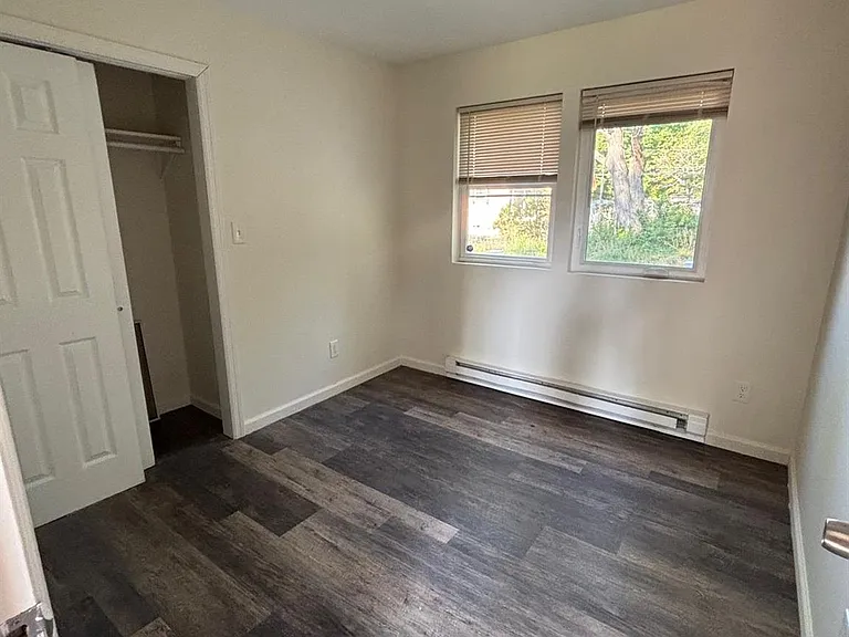 652 Bayview Ave — Photo 3