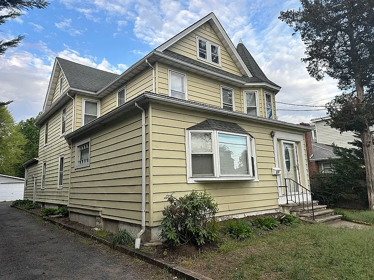 Jackson Ave — Photo 16