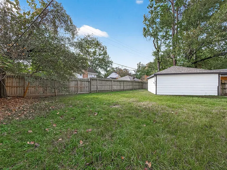 3815 Fernglade Dr — Photo 48