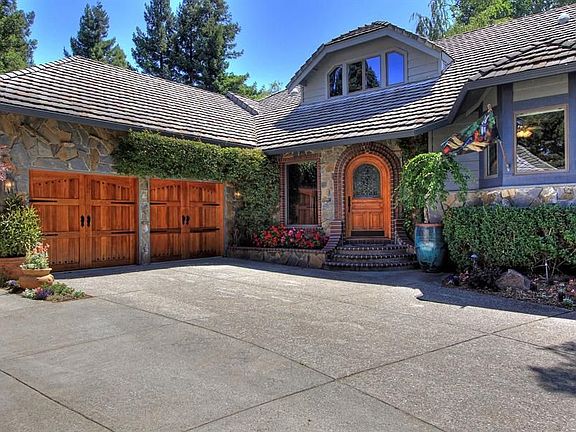2nd image of 28 Canyon Oak Ct