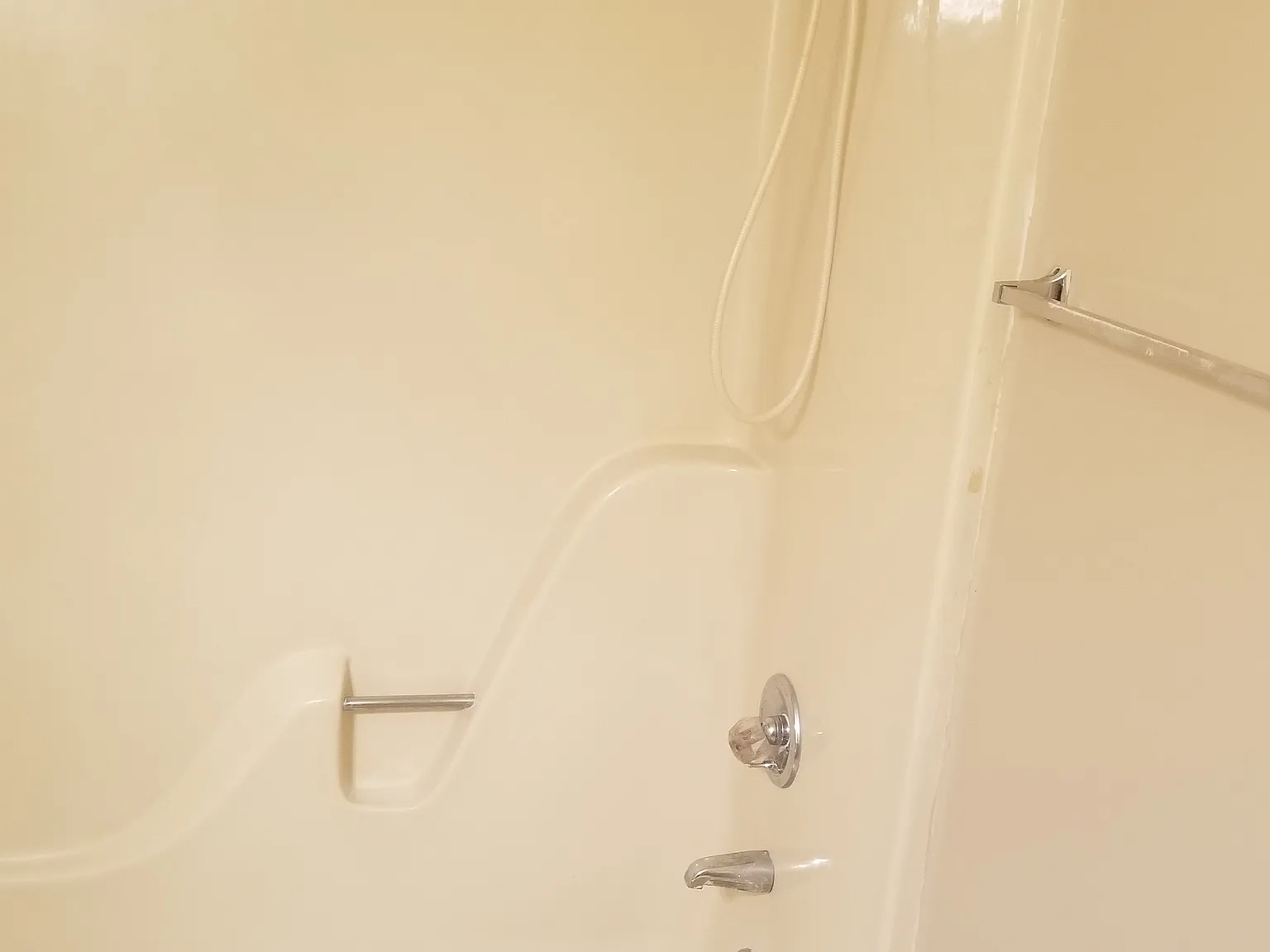 3 bed, 1872 sqft, $1,600 — Photo 1