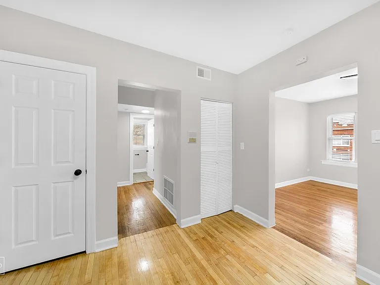 4301 W Potomac Ave — Photo 16