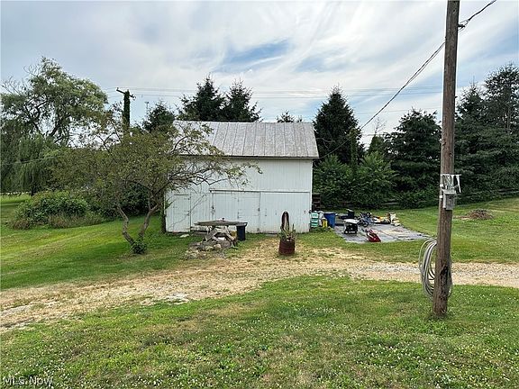 3rd image of 490 N Mill St