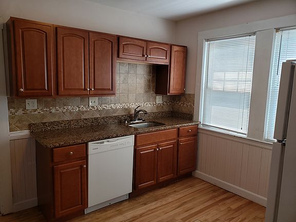 3rd image of 5 Eastman Rd #3