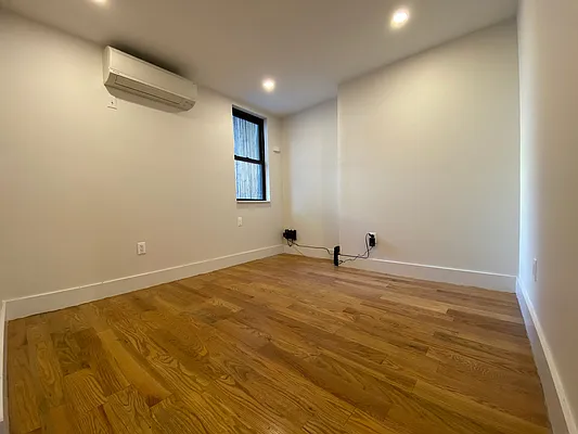 Rented by Nooklyn NYC LLC | media 25