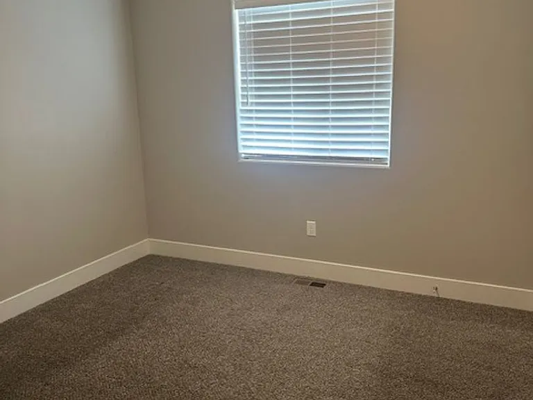 1601 Quartz Dr #D — Photo 29