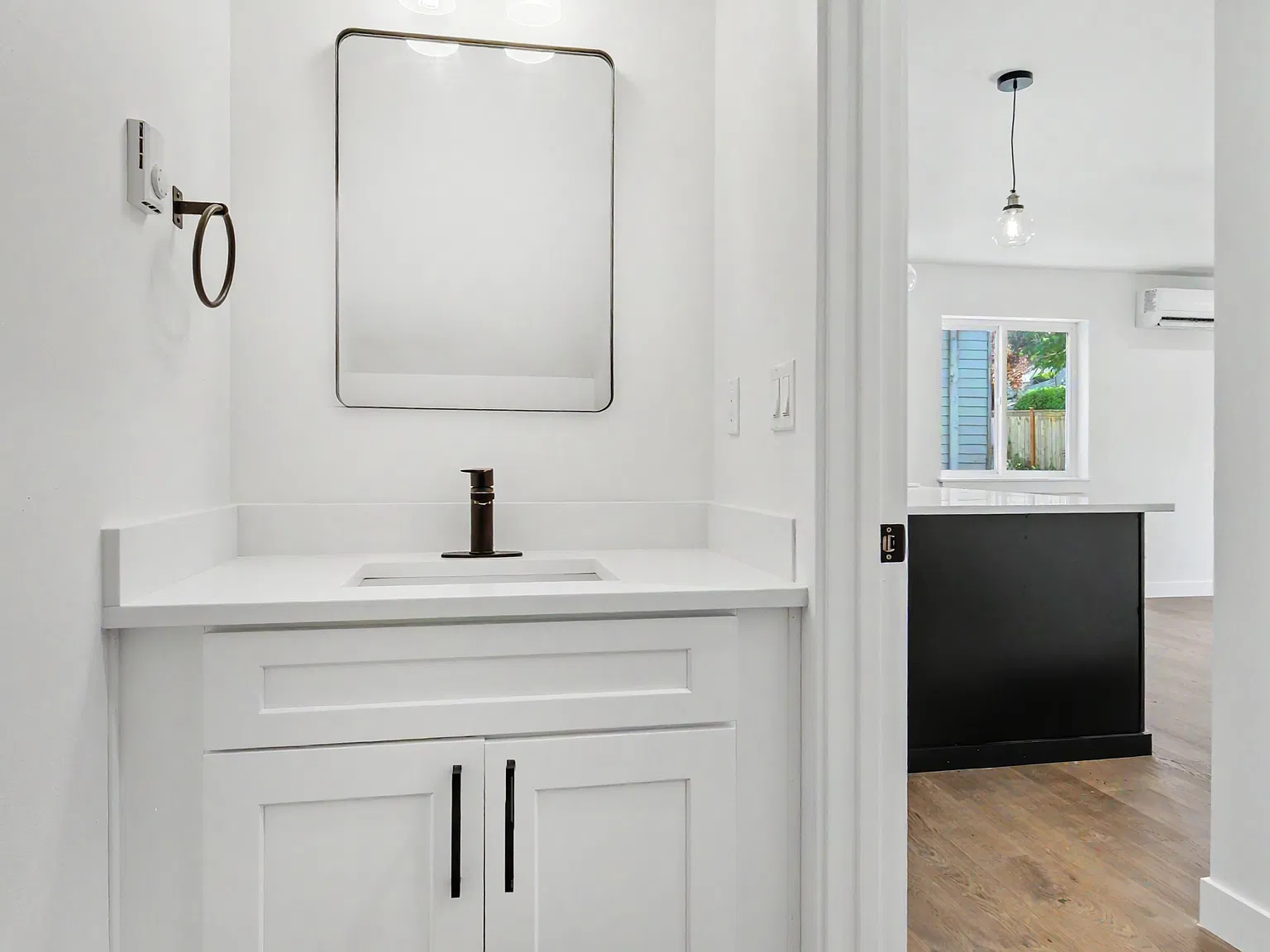 3 bed, 1.5 bath, 1000 sqft, $2,695 — Photo 3