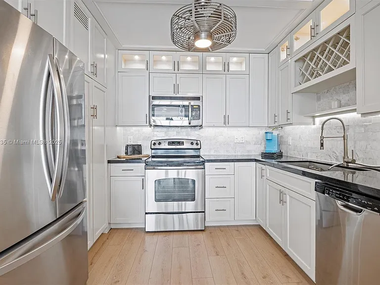 3505 S Ocean Dr #607 — Photo 2