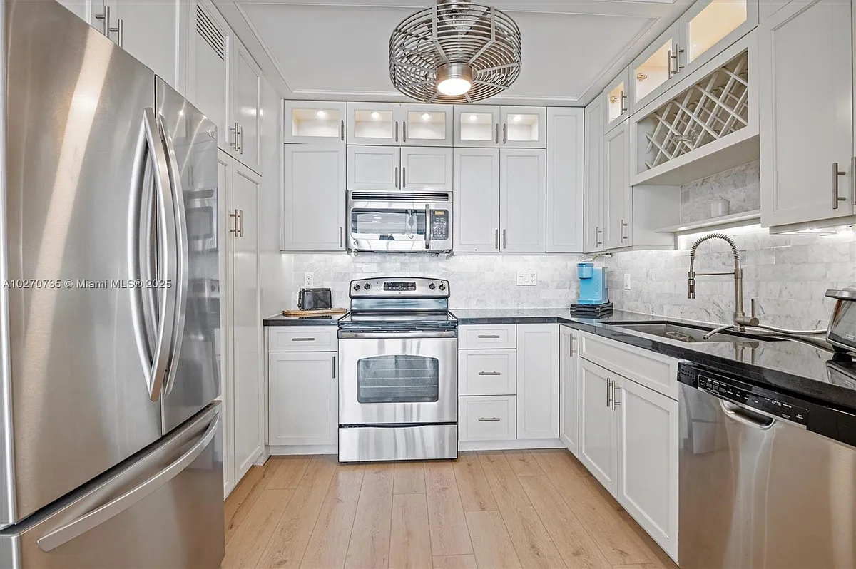 Building Photo - 3505 S Ocean Dr #607