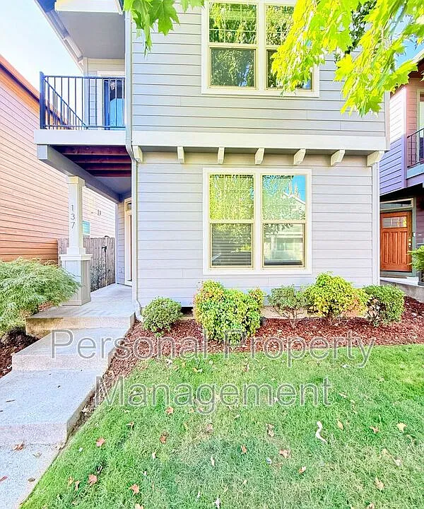 137 NW 76th St