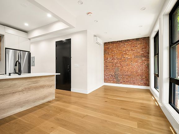 4th image of 256 Dean St #3