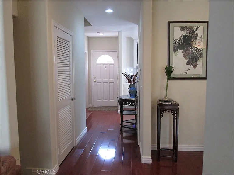 2345 Montrose Ave #5 — Photo 2