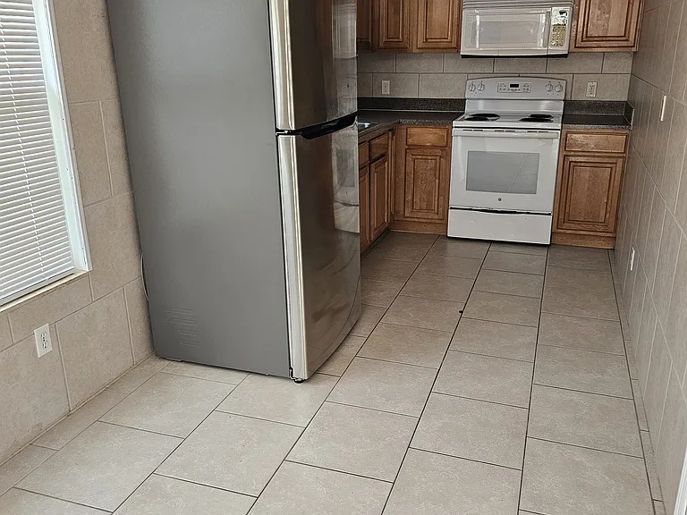 470 Pomont Ave — Photo 8
