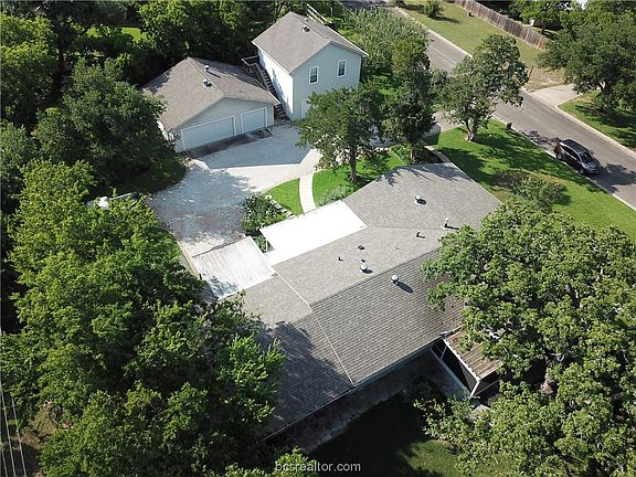2nd image of 1004 S Dexter Dr