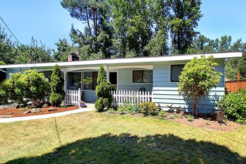 1st image of 2320 NE 191st St