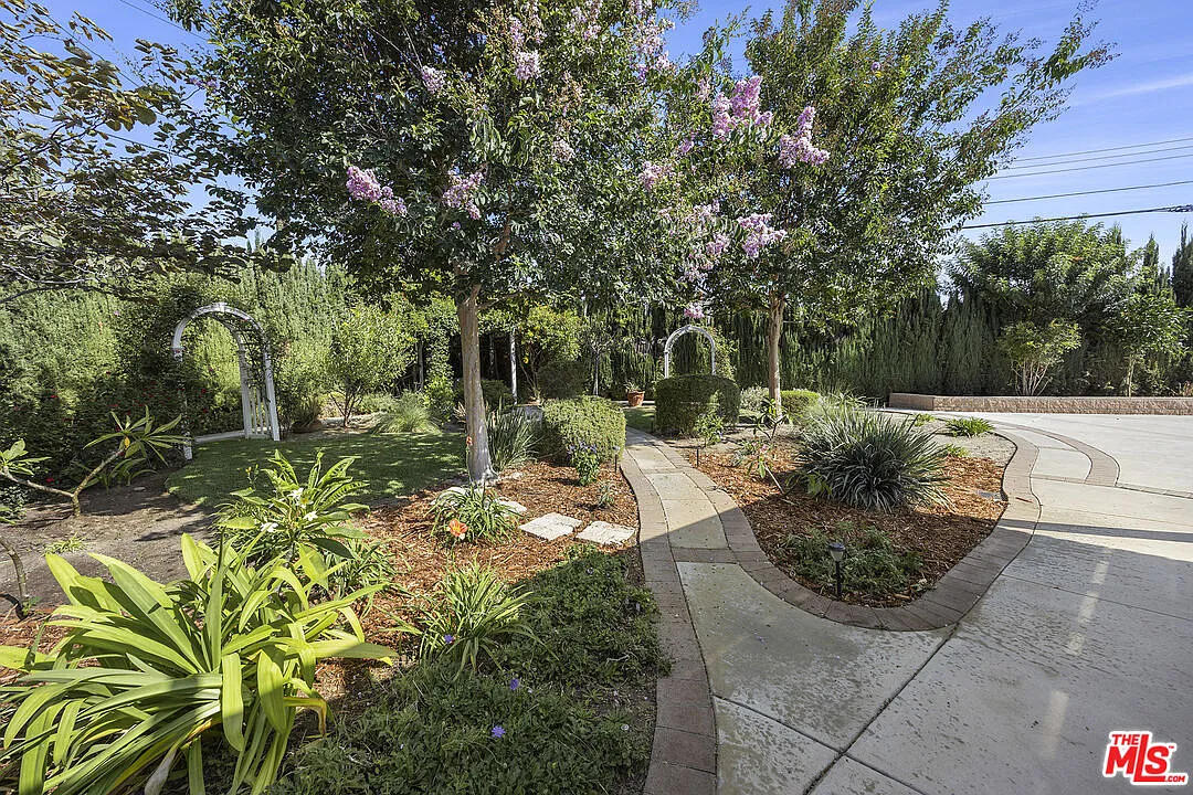 5 bed, 2.0 bath, 1887 sqft, $4,995 — Photo 1