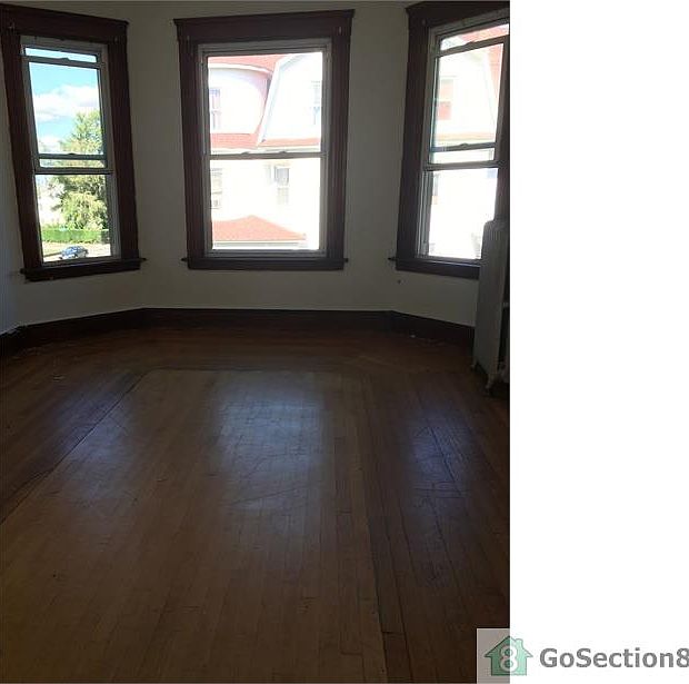 2nd image of 129 Vernon St #2