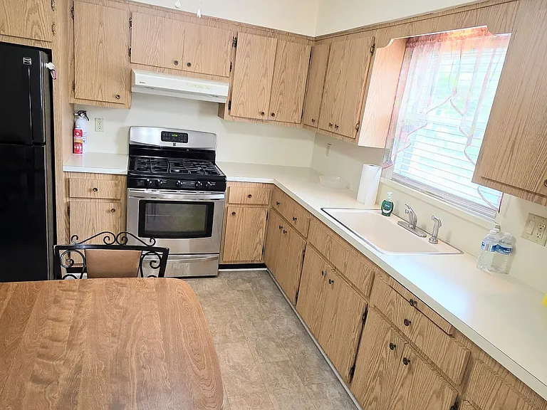 648 Milton Ave — Photo 5