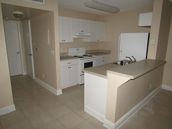 2nd image of 1503 Meadows Cir W